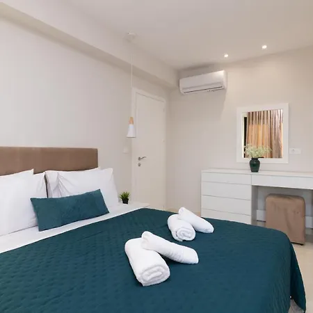 Willa Valentino Luxury