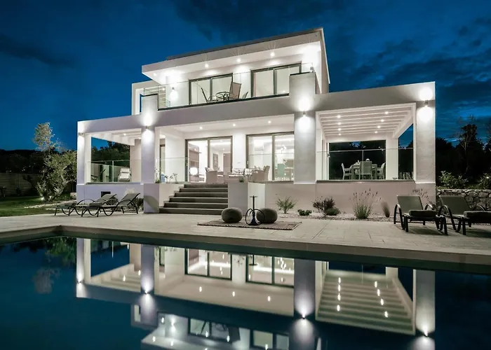 Willa Valentino Luxury *