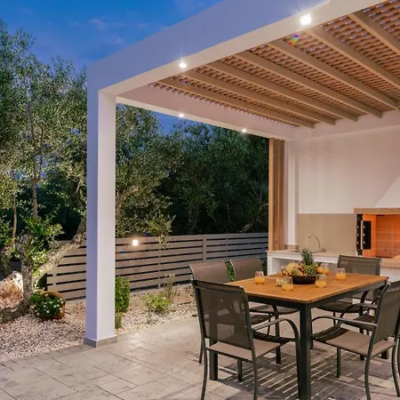 Valentino Luxury فيلة *